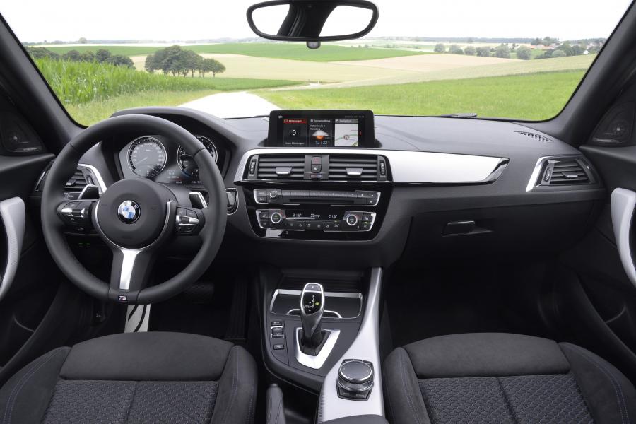 Торпедо BMW M140i 5-Door 2016 года  (WW) (фото 45 из 53)